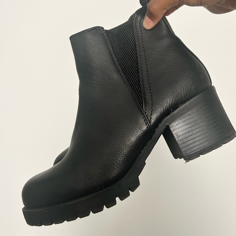 Chelsea Ankle Boot with small heel BARELY WORN